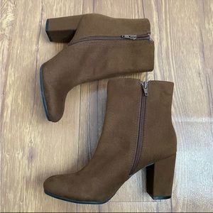 BN Christian Siriano boots Size 61/2